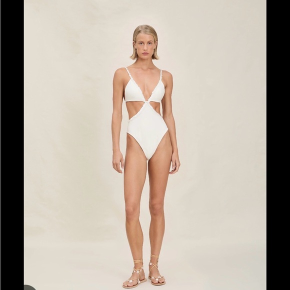Devon Windsor Jacquelyn full piece in ivory shell - Picture 2 of 5